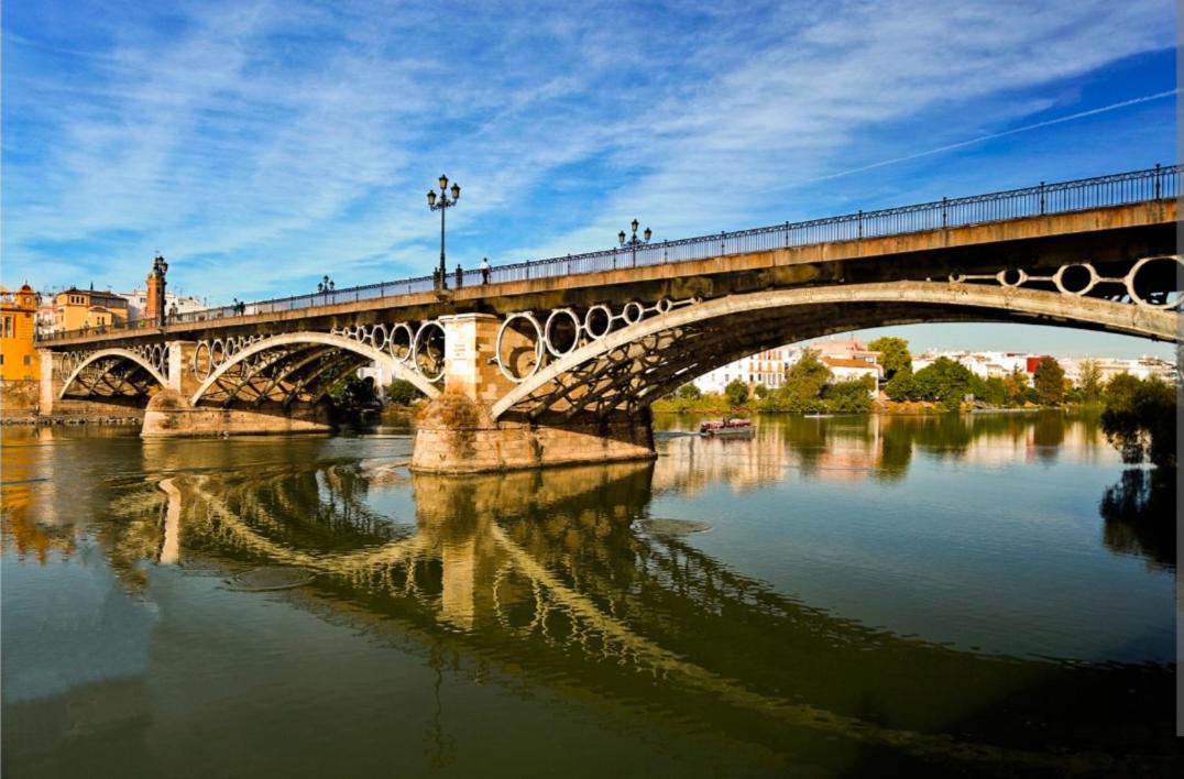 Loftriana Apartment Seville Luaran gambar